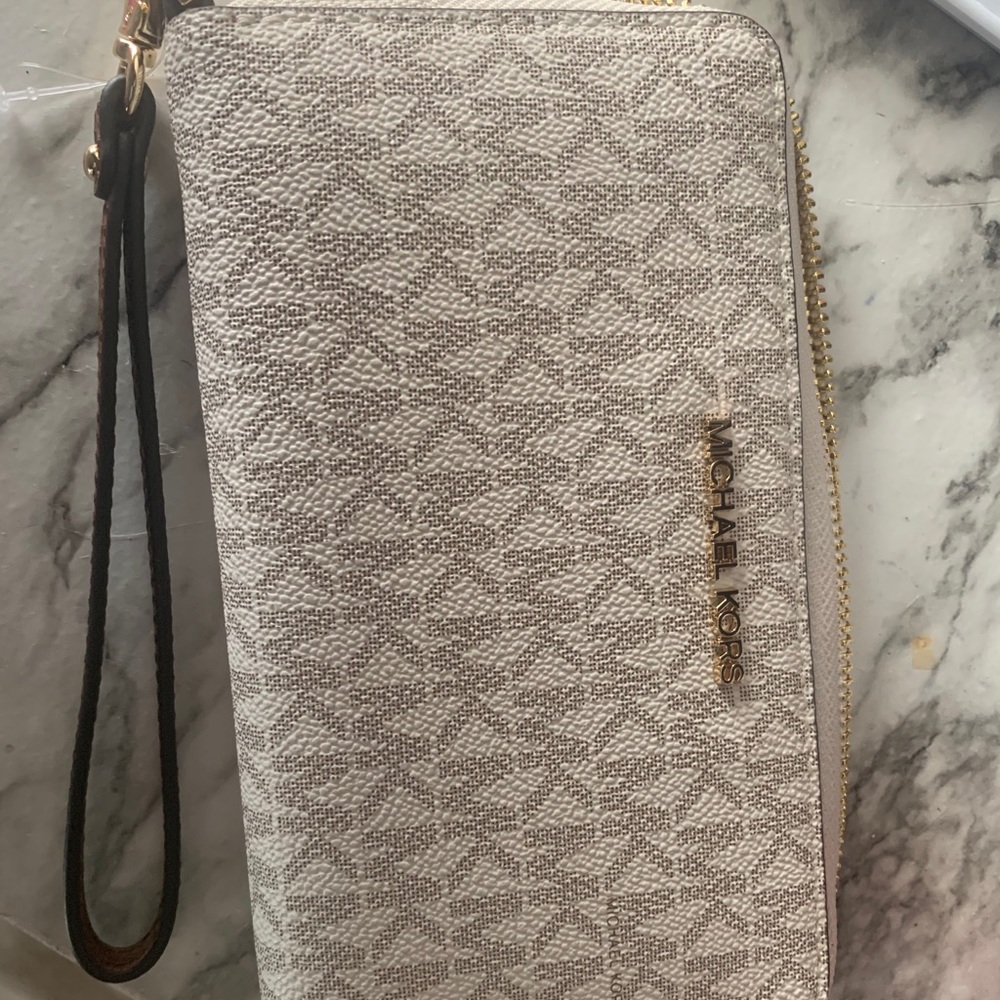 Brand new super cute Micheal kors wallet